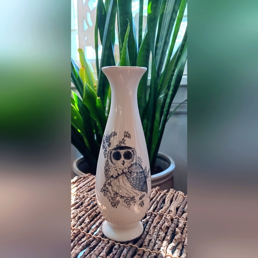 Vintage Small World Greetings Owl Bud Vase Japan